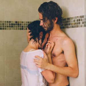 agli uomini piace sesso nella doccia